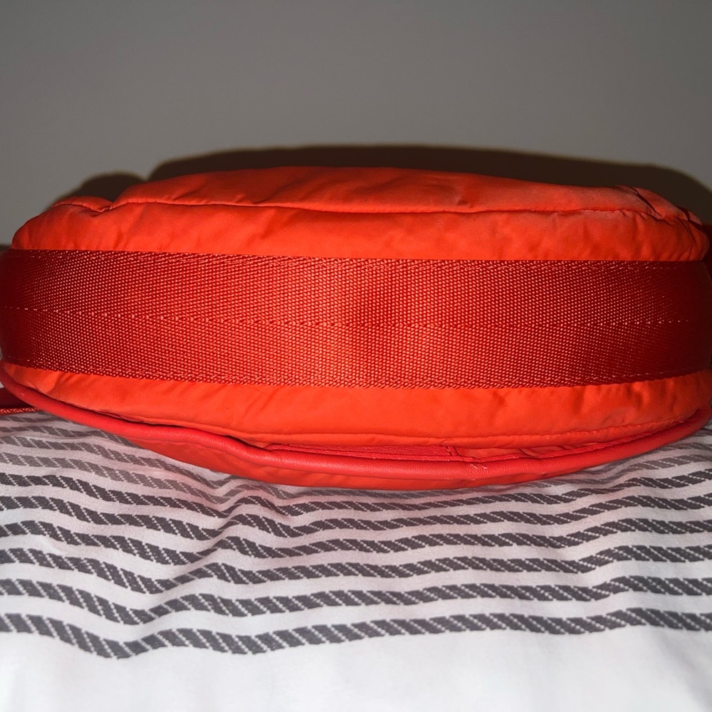 Tory Burch Red Crossbody Bag with Flap Design and Matching Strap - Picture 10 of 16